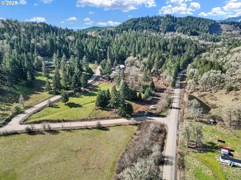 213 Hilltop Drive Oakland OR 97462