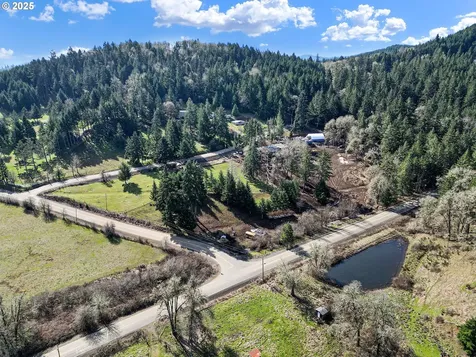 213 Hilltop Drive Oakland OR 97462