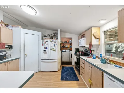 213 Hilltop Drive Oakland OR 97462