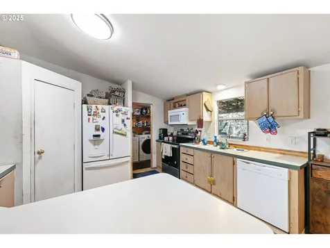 213 Hilltop Drive Oakland OR 97462
