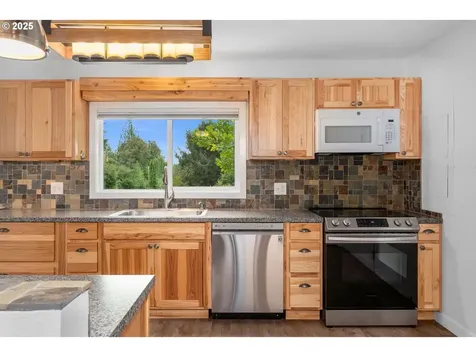 35706 NW 14th Avenue La Center WA 98629