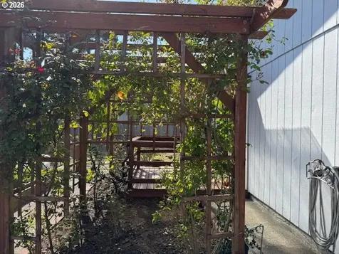 2164 24th Street Florence OR 97439