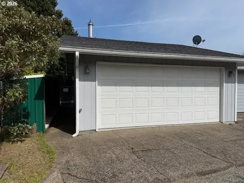 2164 24th Street Florence OR 97439
