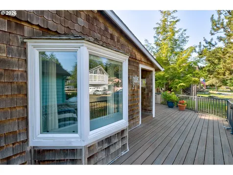 572 N Hemlock Street Cannon Beach OR 97110