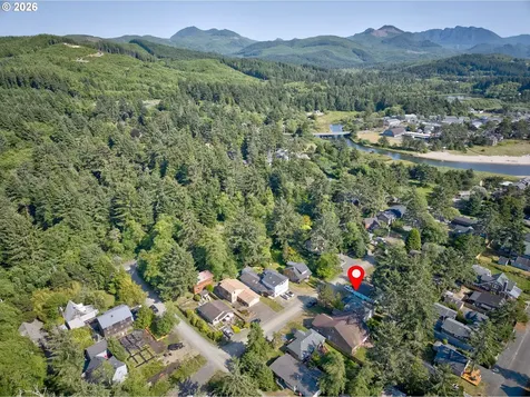 572 N Hemlock Street Cannon Beach OR 97110