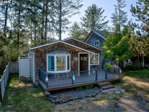 572 N Hemlock Street Cannon Beach OR 97110