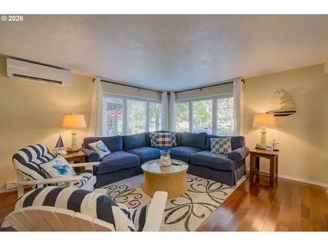 572 N Hemlock Street Cannon Beach OR 97110