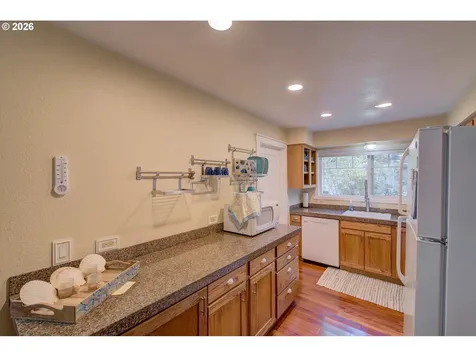 572 N Hemlock Street Cannon Beach OR 97110