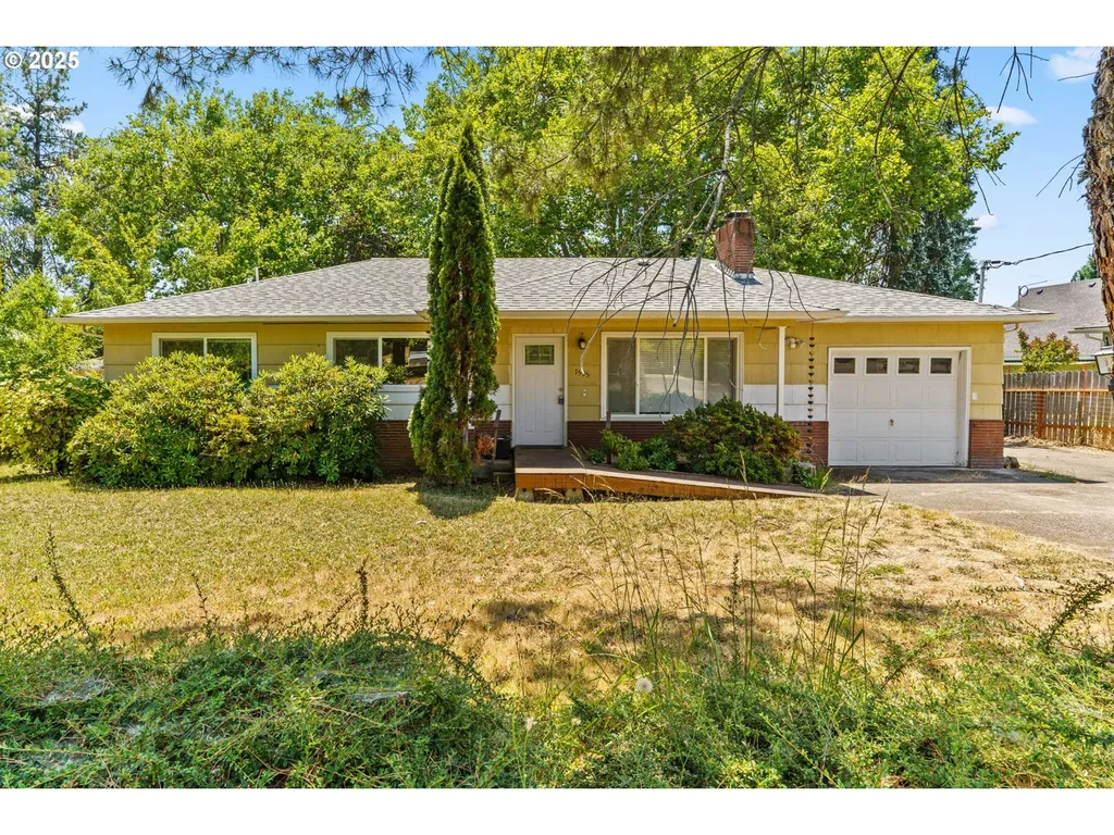 1595 NW Beaumont Avenue Roseburg OR 97471