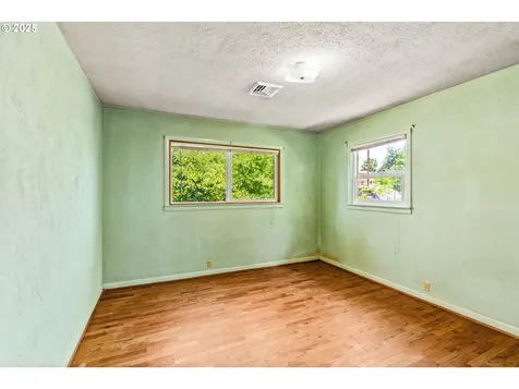 1595 NW Beaumont Avenue Roseburg OR 97471