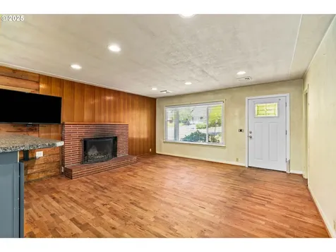 1595 NW Beaumont Avenue Roseburg OR 97471