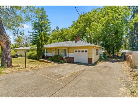 1595 NW Beaumont Avenue Roseburg OR 97471