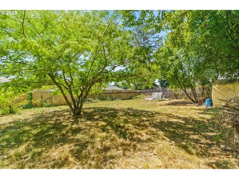 1595 NW Beaumont Avenue Roseburg OR 97471