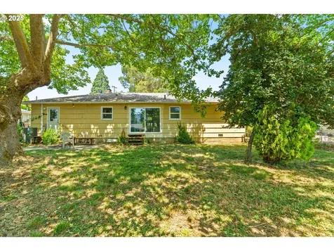 1595 NW Beaumont Avenue Roseburg OR 97471
