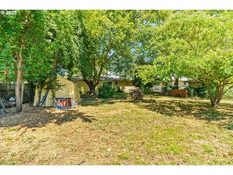 1595 NW Beaumont Avenue Roseburg OR 97471