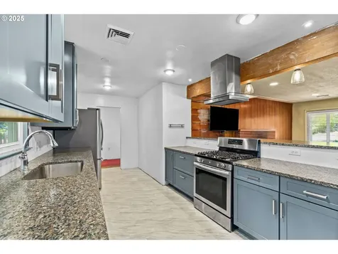 1595 NW Beaumont Avenue Roseburg OR 97471