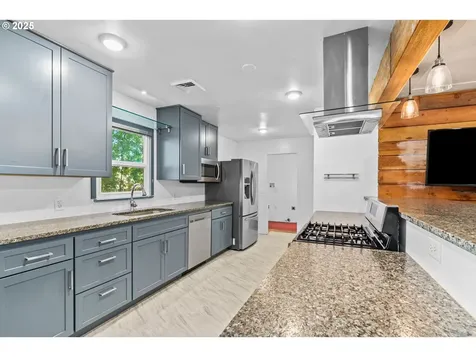 1595 NW Beaumont Avenue Roseburg OR 97471