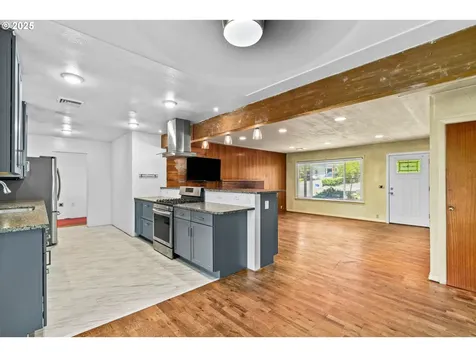 1595 NW Beaumont Avenue Roseburg OR 97471