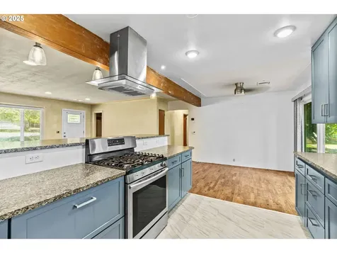 1595 NW Beaumont Avenue Roseburg OR 97471