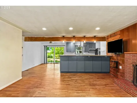 1595 NW Beaumont Avenue Roseburg OR 97471