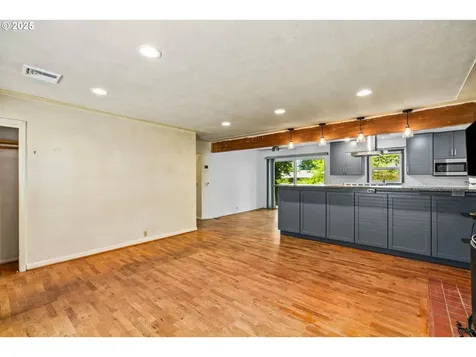 1595 NW Beaumont Avenue Roseburg OR 97471