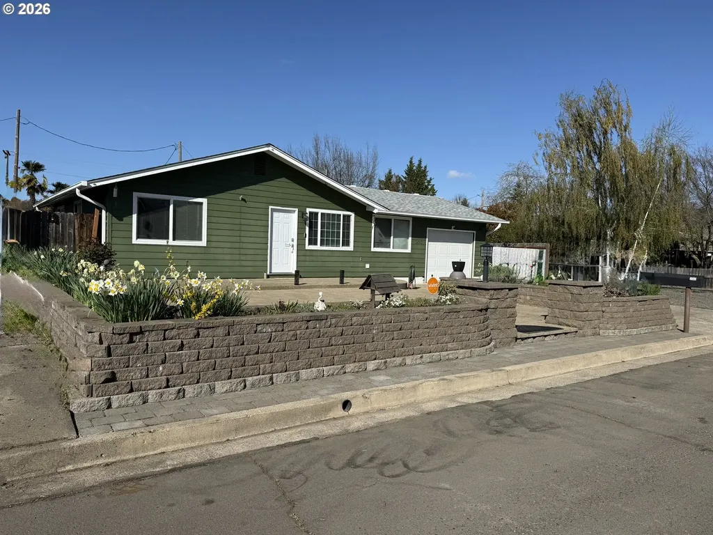 2082 Bel Air Court Roseburg OR 97471