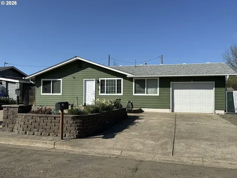 2082 Bel Air Court Roseburg OR 97471