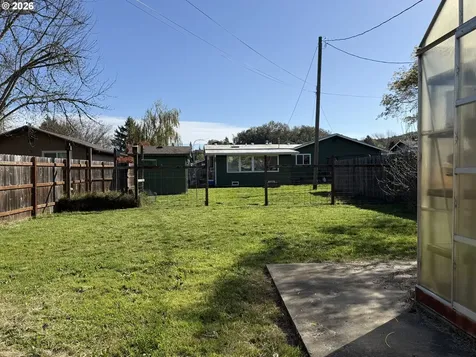 2082 Bel Air Court Roseburg OR 97471