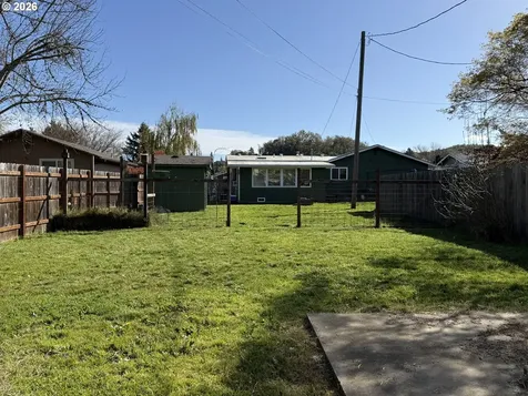 2082 Bel Air Court Roseburg OR 97471