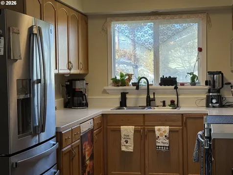 2082 Bel Air Court Roseburg OR 97471