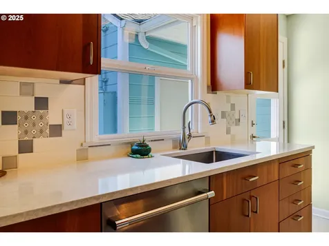 2445 SE 76th Avenue Portland OR 97206