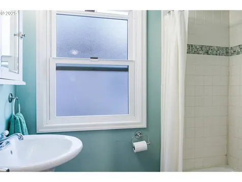 2445 SE 76th Avenue Portland OR 97206