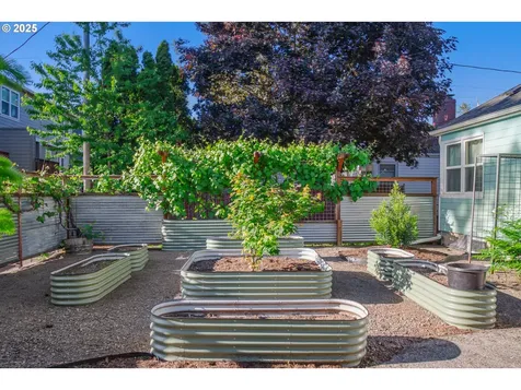 2445 SE 76th Avenue Portland OR 97206