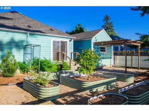 2445 SE 76th Avenue Portland OR 97206