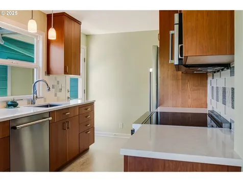 2445 SE 76th Avenue Portland OR 97206
