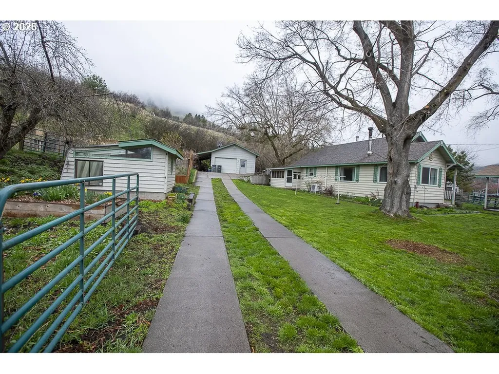 204 Crook Avenue La Grande OR 97850