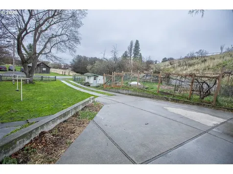204 Crook Avenue La Grande OR 97850