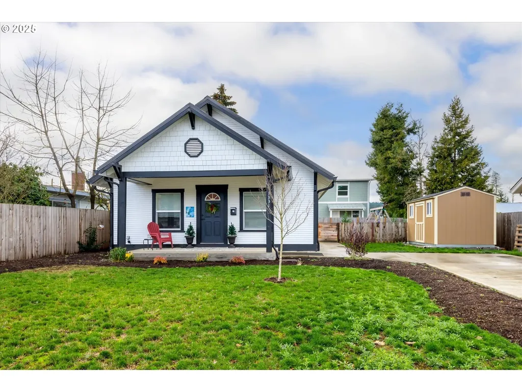 1331 S 6th Street Cottage Grove OR 97424