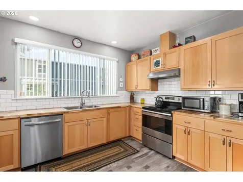 1331 S 6th Street Cottage Grove OR 97424