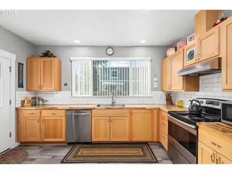 1331 S 6th Street Cottage Grove OR 97424