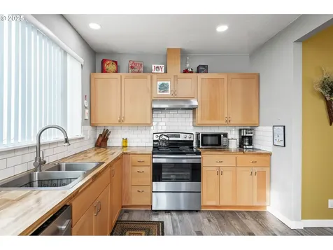 1331 S 6th Street Cottage Grove OR 97424
