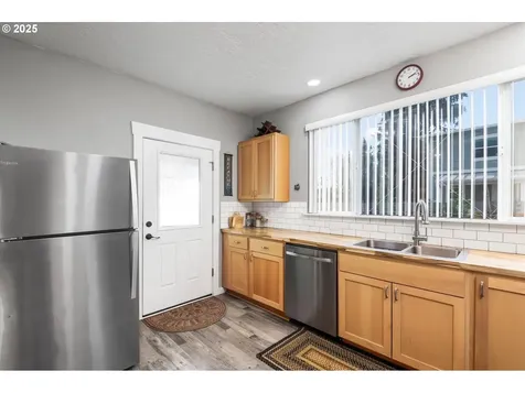 1331 S 6th Street Cottage Grove OR 97424