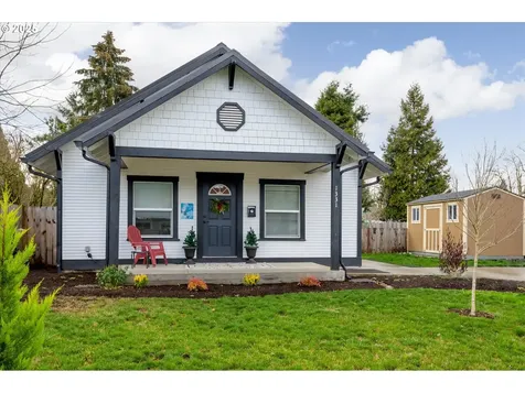 1331 S 6th Street Cottage Grove OR 97424
