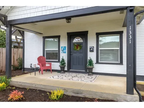 1331 S 6th Street Cottage Grove OR 97424
