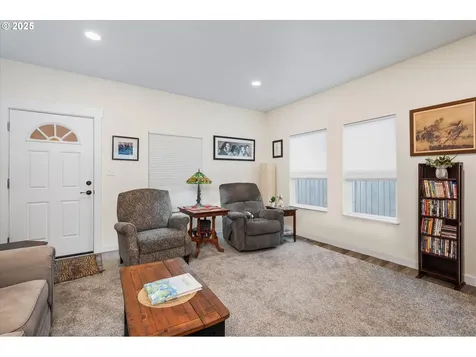 1331 S 6th Street Cottage Grove OR 97424