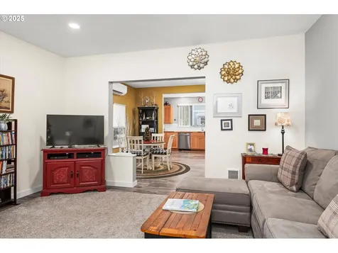 1331 S 6th Street Cottage Grove OR 97424