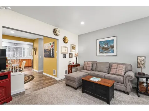 1331 S 6th Street Cottage Grove OR 97424
