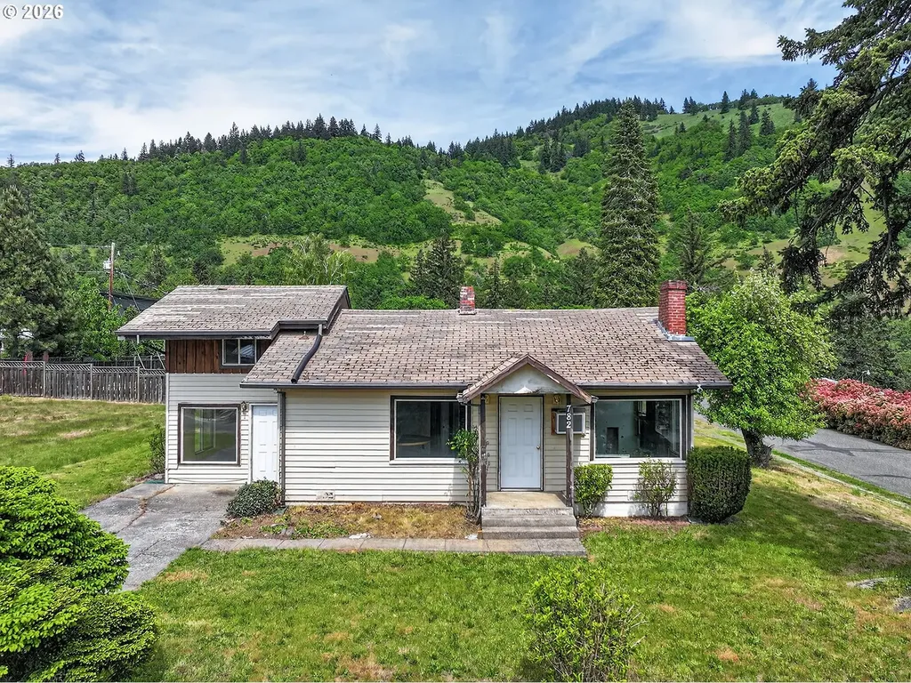 782 NE Center Street White Salmon WA 98672