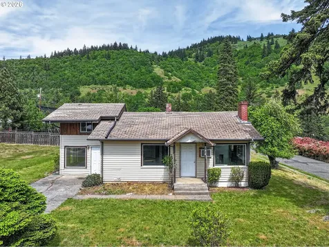 782 NE Center Street White Salmon WA 98672