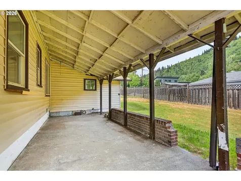 782 NE Center Street White Salmon WA 98672